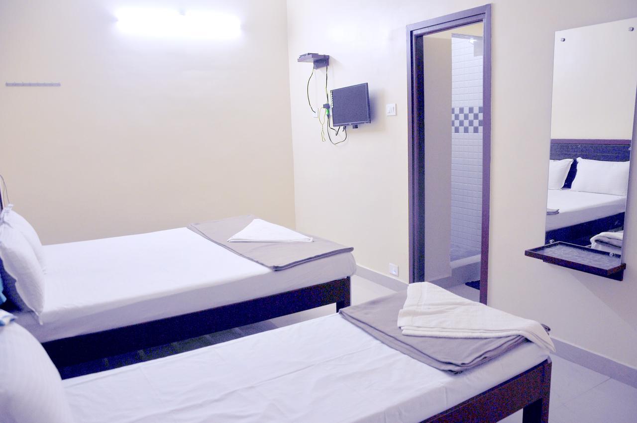 Ksr Grands Hotel Tirupati Bagian luar foto